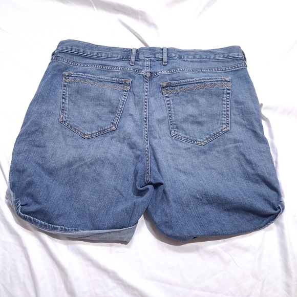 Eddie Bauer | Blue embroidered women's jean shorts pinned up sides - Picture 4 of 8